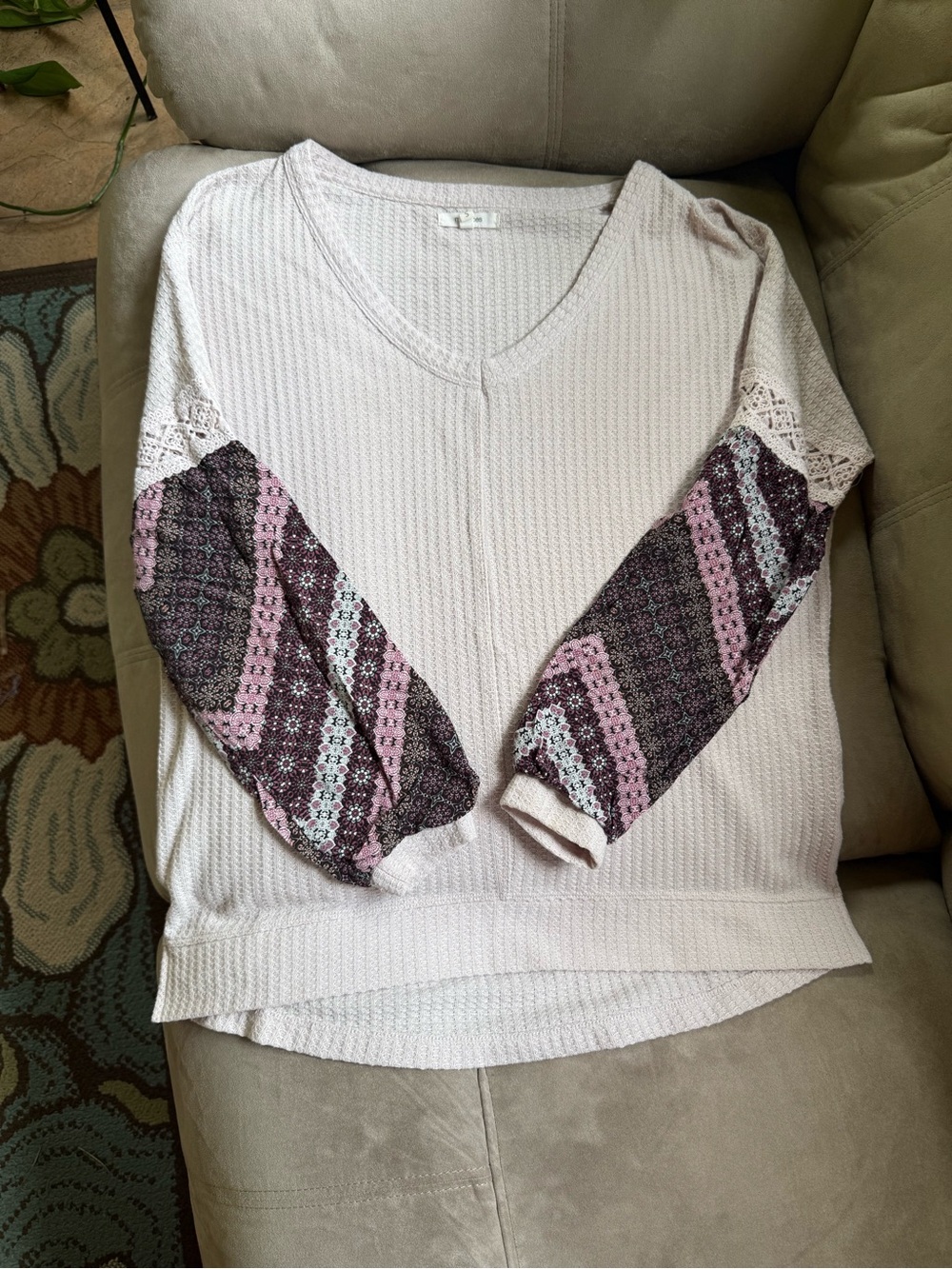 Light Pink Waffle Knit V-Neck Top with Floral and Crochet Balloon Sleeves